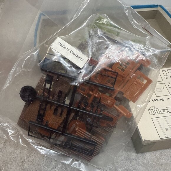 1:87 HO Scale / Gauge Atlas # 702-89 Trackside Shacks (#2) Kit . Never used. - Picture 5 of 10